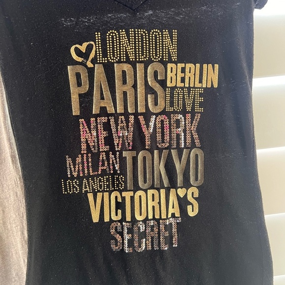 Victoria's Secret Graphic Tees Set - Picture 3 of 5